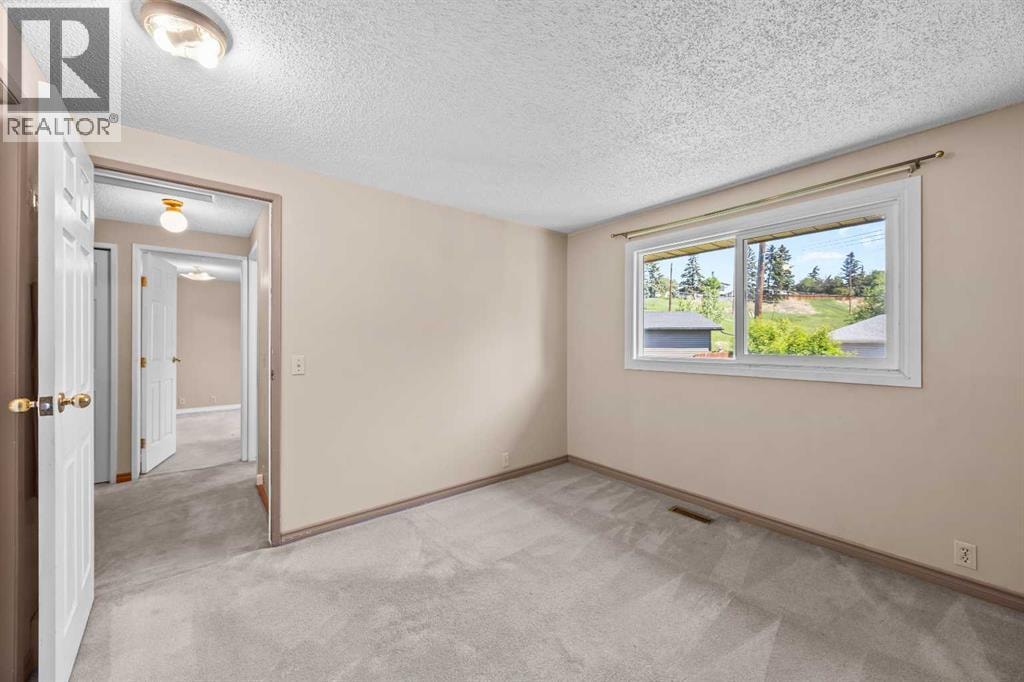 60 Ogmoor Crescent SE — photo 24