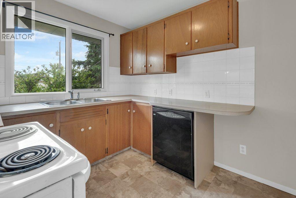 3136 46 Street SW — photo 15