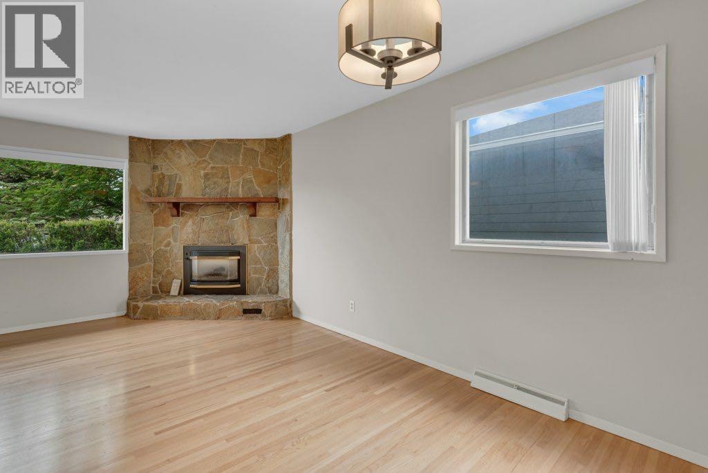 3136 46 Street SW — photo 12