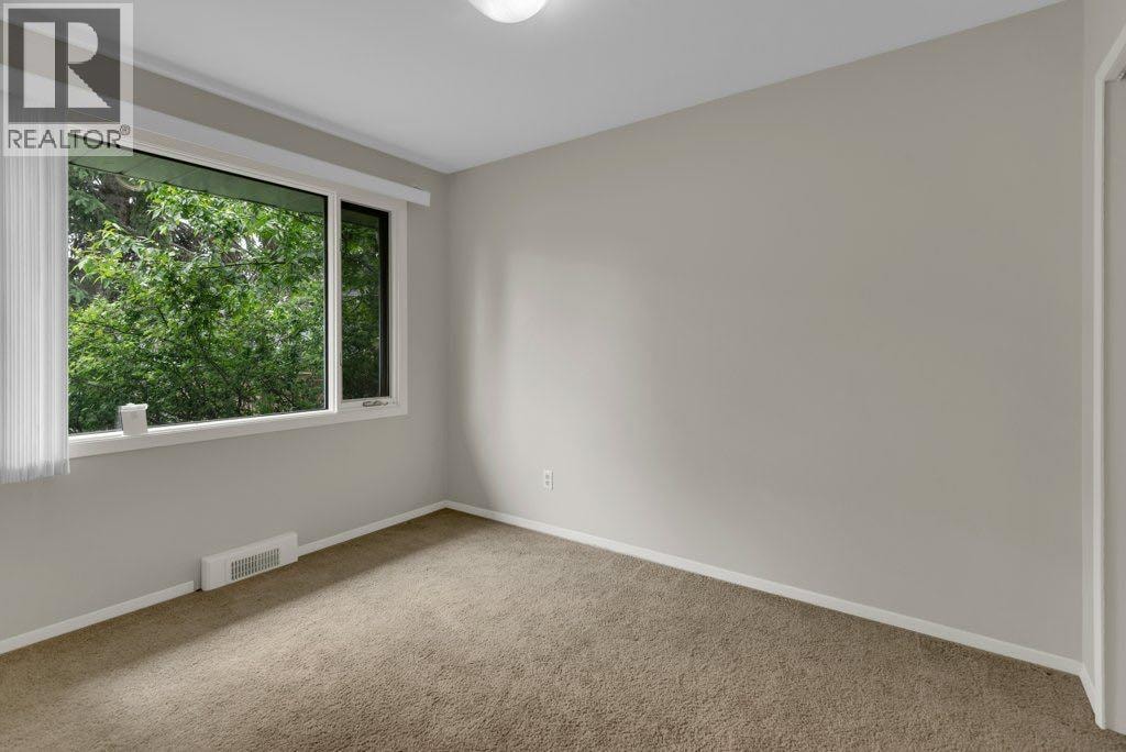 3136 46 Street SW — photo 23