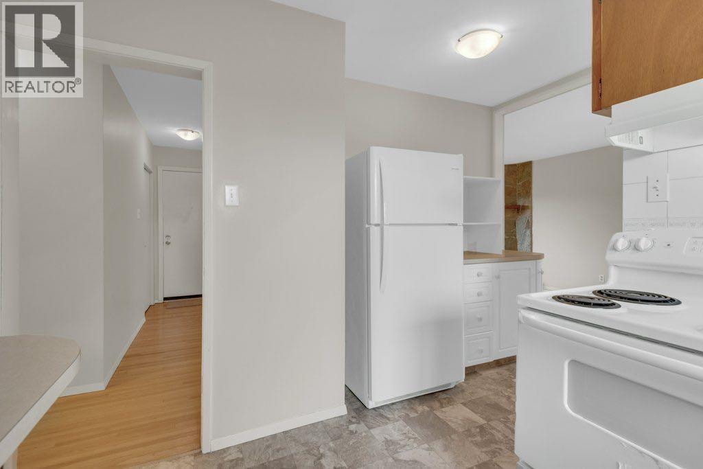 3136 46 Street SW — photo 17