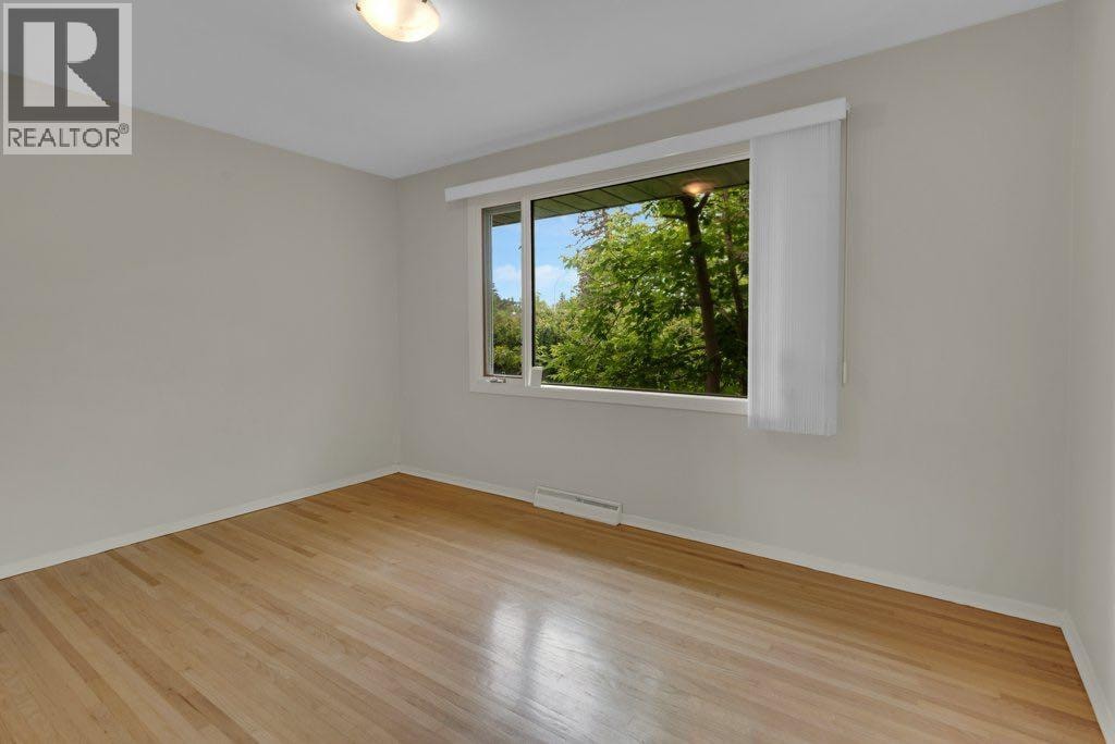 3136 46 Street SW — photo 18