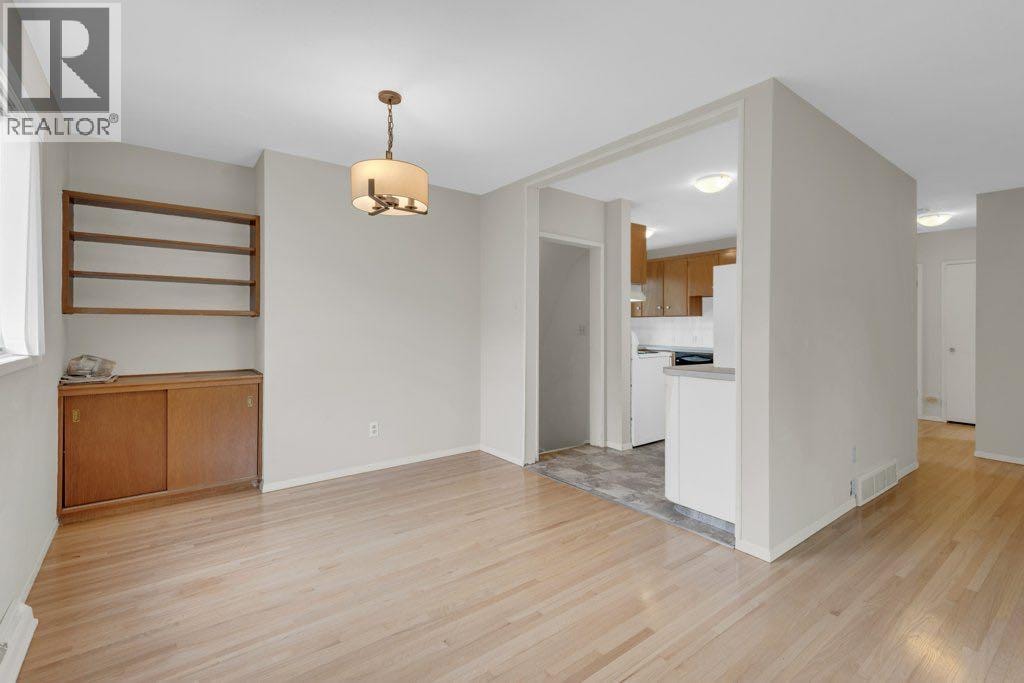 3136 46 Street SW — photo 10