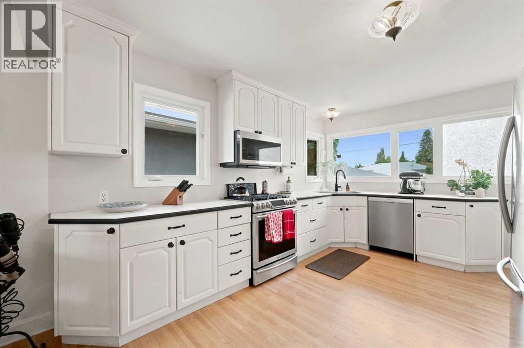 3518 3 Avenue SW — photo 9
