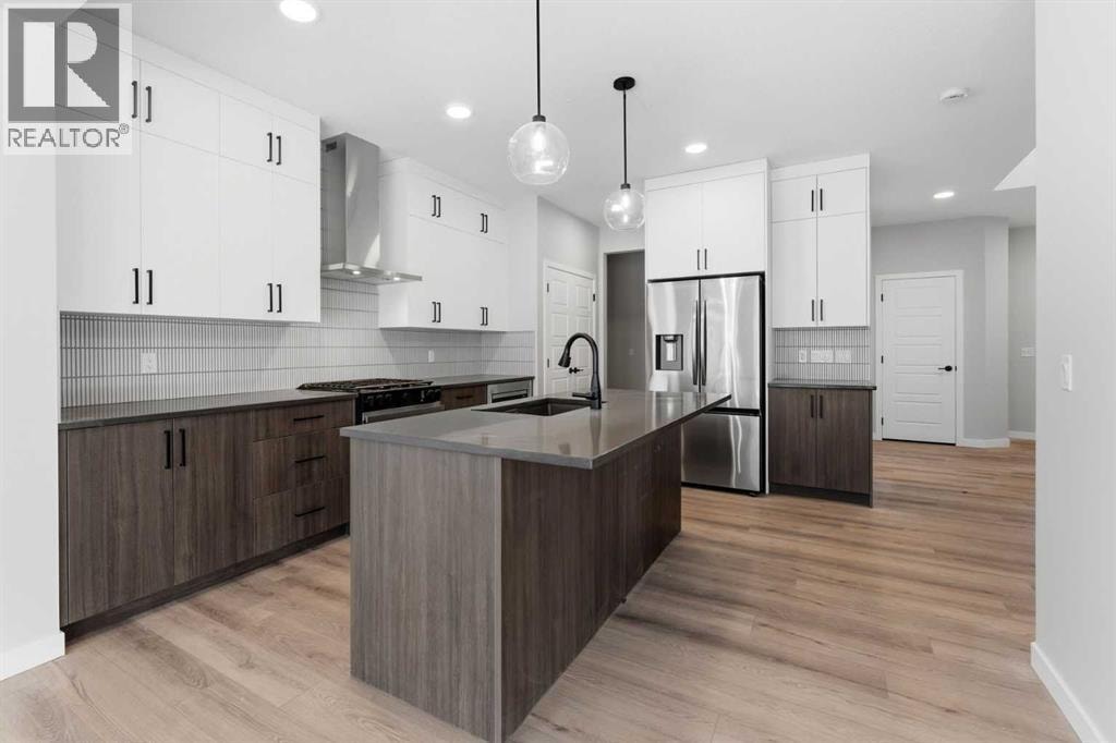 921 Chinook Winds Meadow SW — photo 4