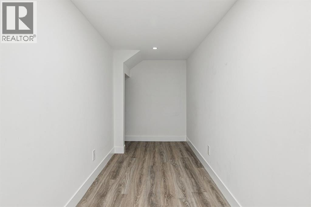 4747 26 Avenue SW — photo 39