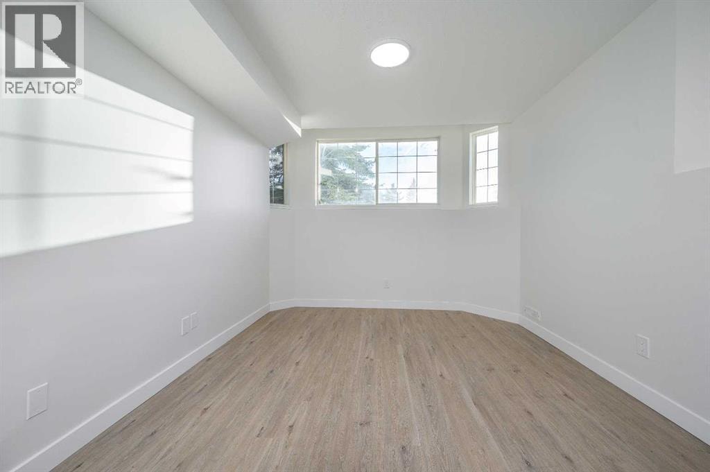 4249 Catalina Boulevard NE — photo 27