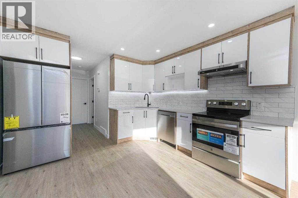 4249 Catalina Boulevard NE — photo 2