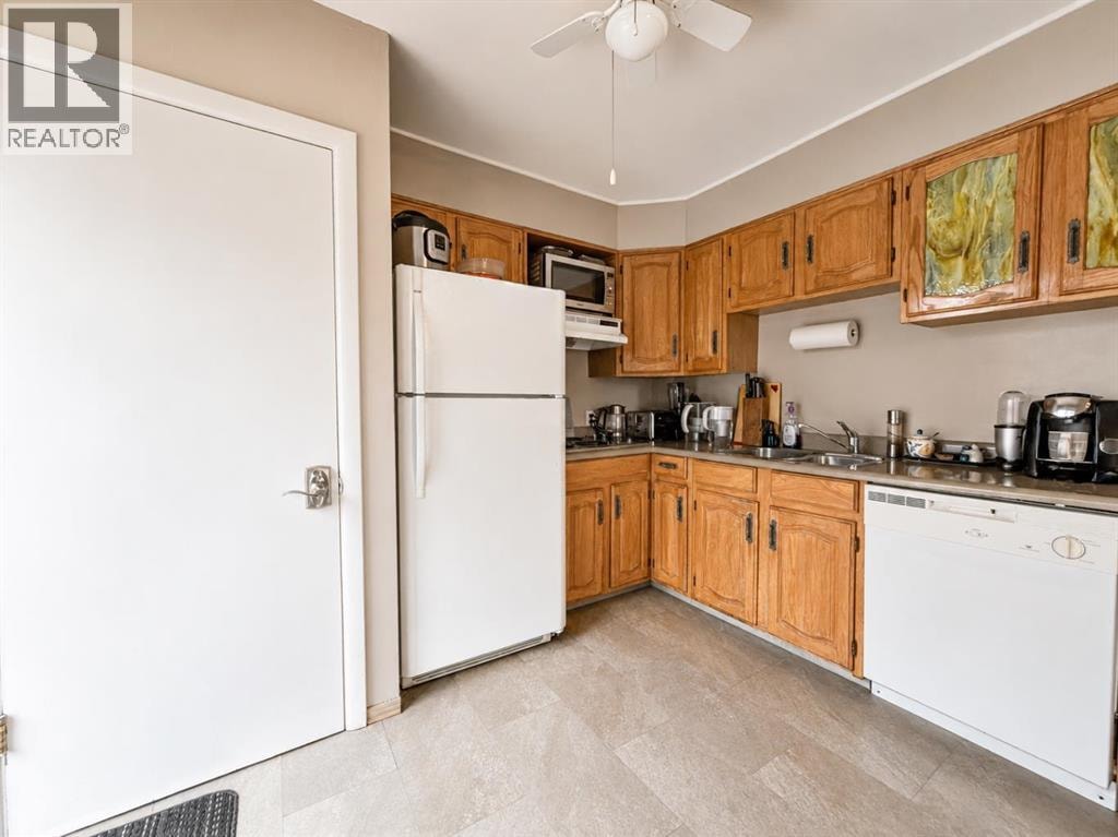 2115 Halifax Crescent NW — photo 6