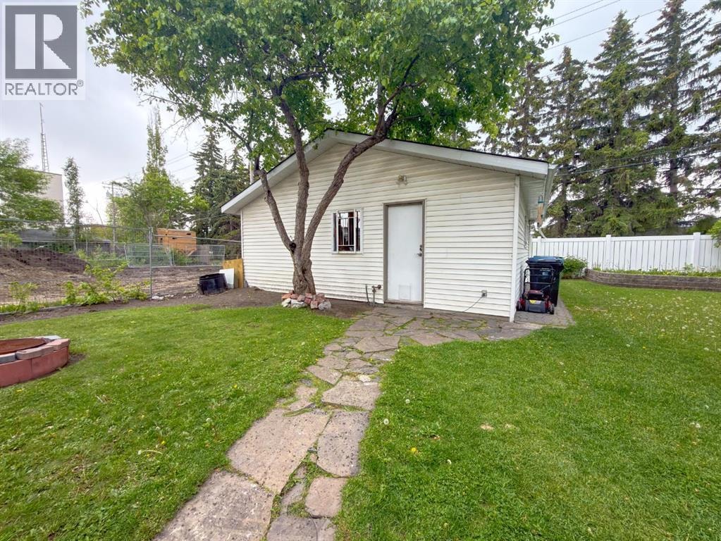 2115 Halifax Crescent NW — photo 20