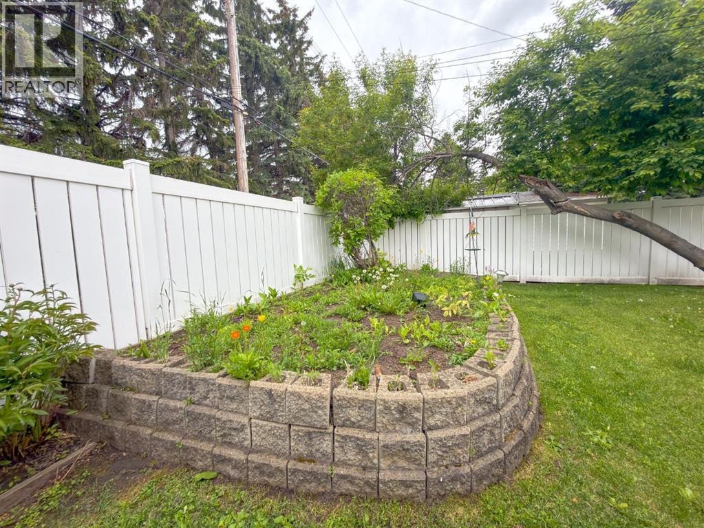 2115 Halifax Crescent NW — photo 17