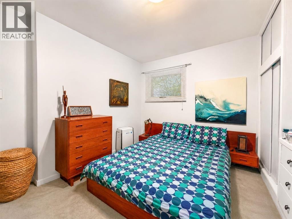 2115 Halifax Crescent NW — photo 9