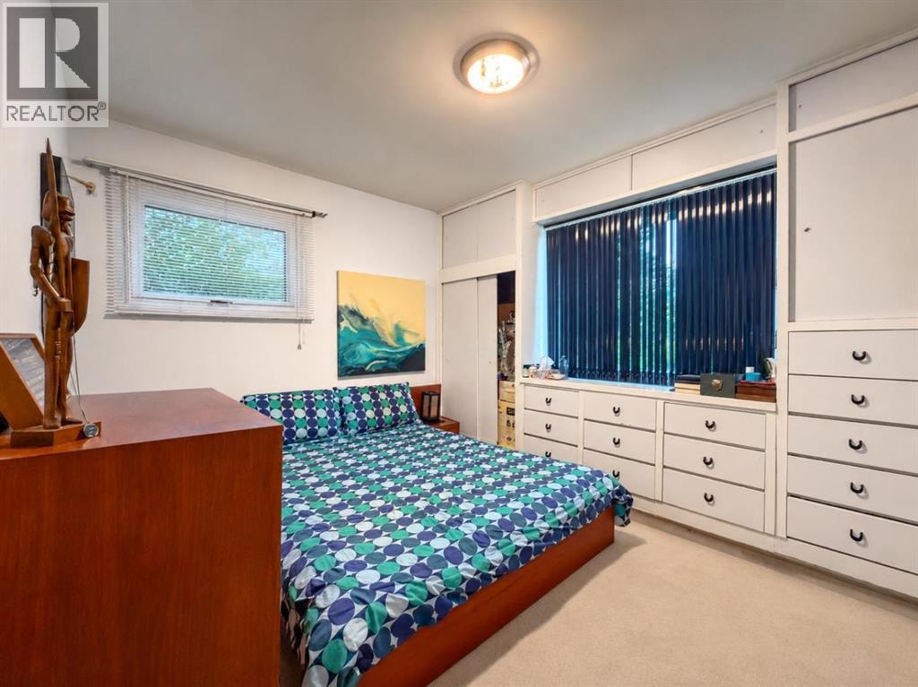 2115 Halifax Crescent NW — photo 8