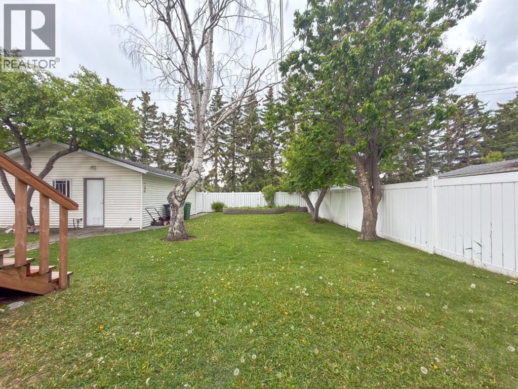 2115 Halifax Crescent NW — photo 15