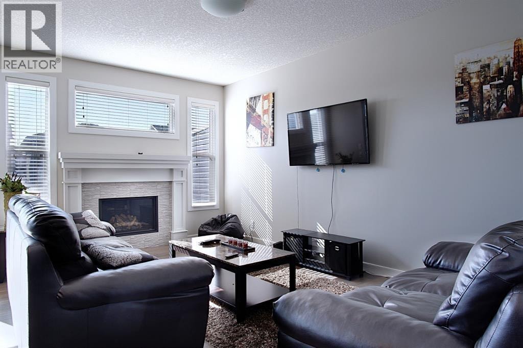 193 Redstone Common NE — photo 2