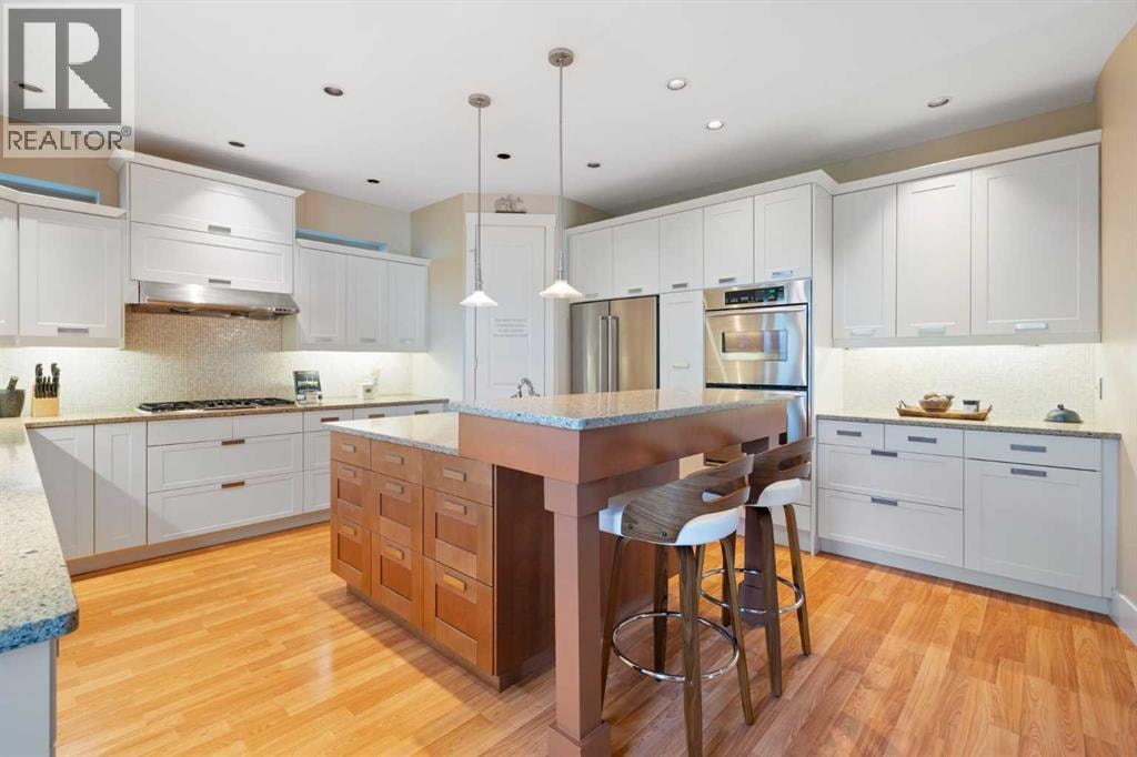 1308 21 Avenue NW — photo 10