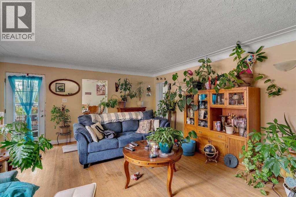 7621 23 Street SE — photo 4