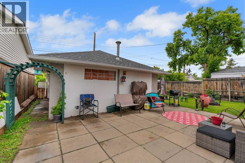 7621 23 Street SE — photo 34