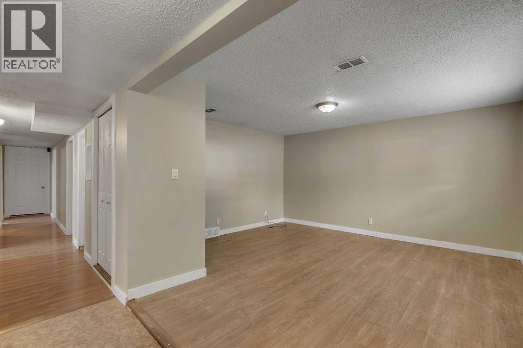 7621 23 Street SE — photo 18