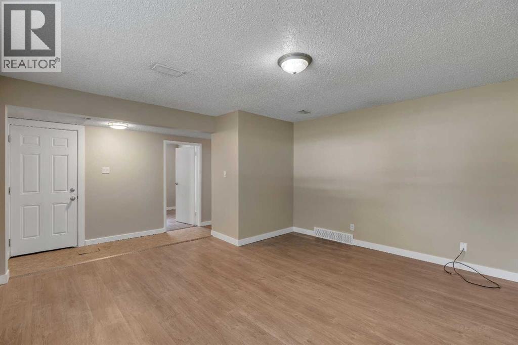 7621 23 Street SE — photo 17