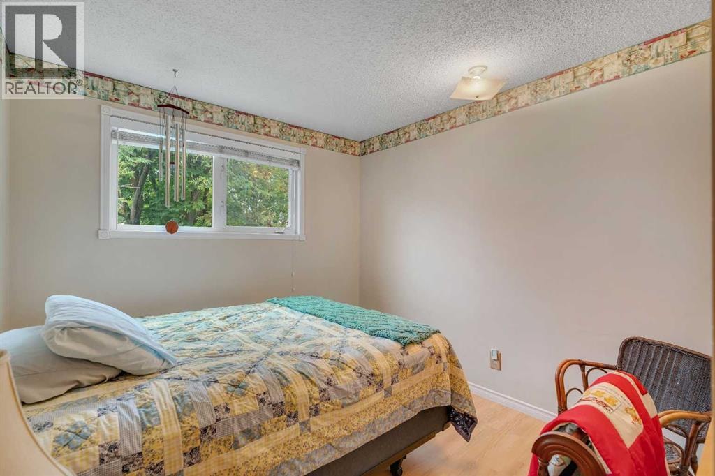 4623 31 Avenue NE — photo 22