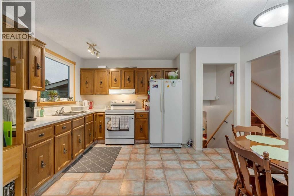 4623 31 Avenue NE — photo 11