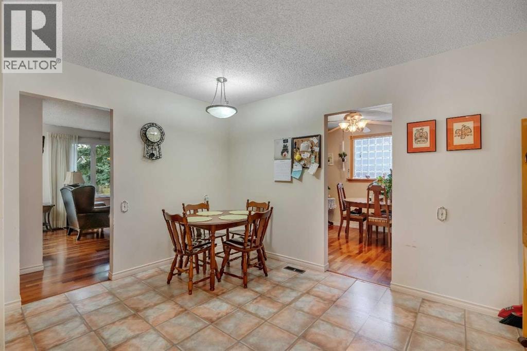 4623 31 Avenue NE — photo 12
