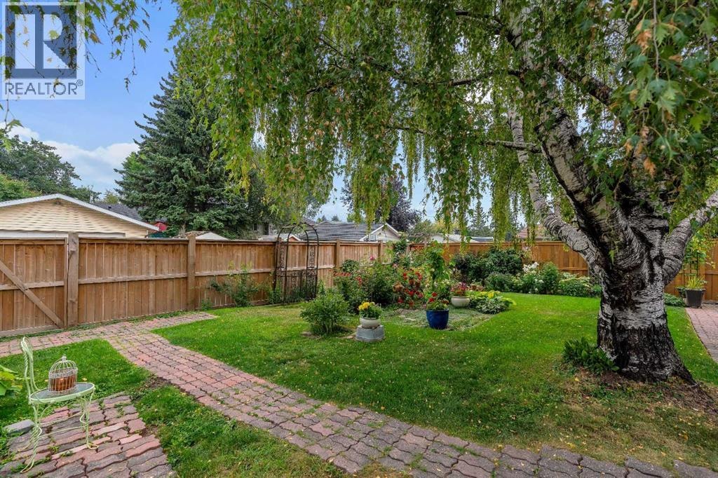 4623 31 Avenue NE — photo 40