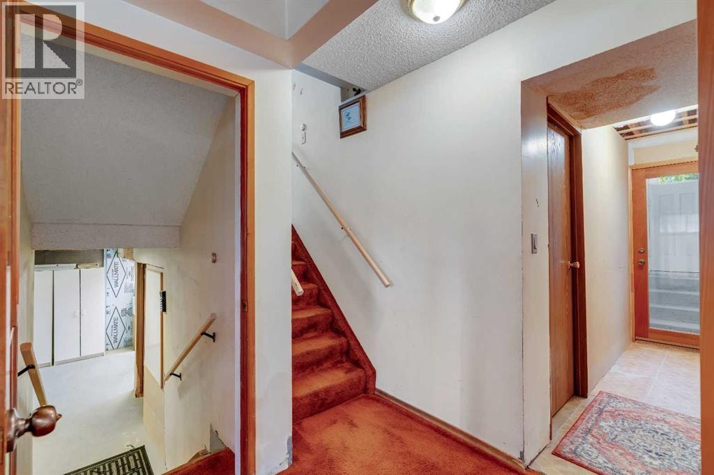 4623 31 Avenue NE — photo 30