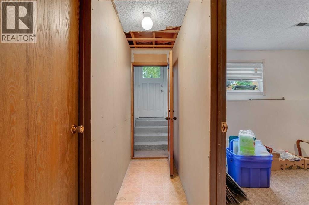 4623 31 Avenue NE — photo 29
