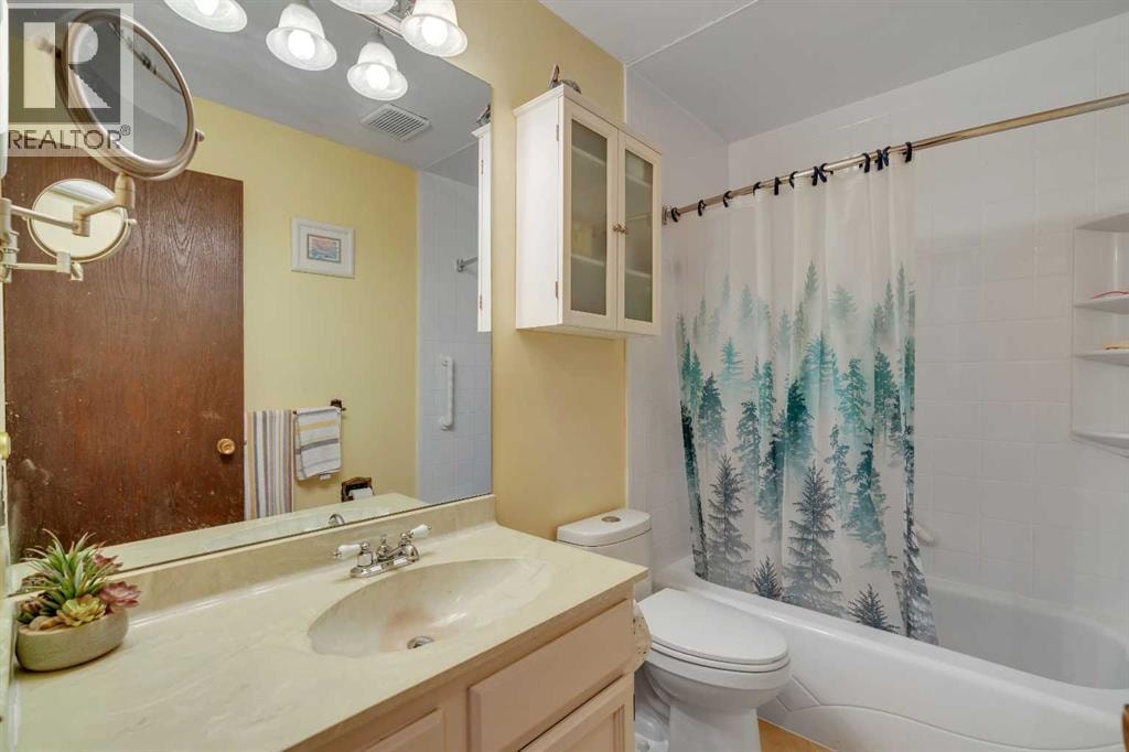 4623 31 Avenue NE — photo 24
