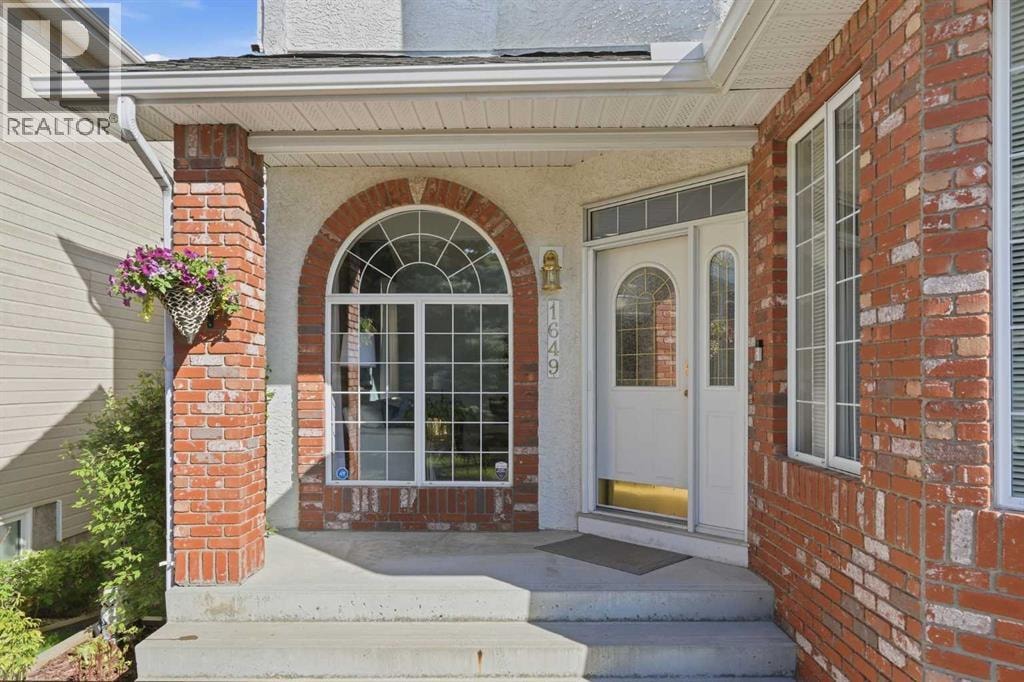 1649 Evergreen Hill SW — photo 2