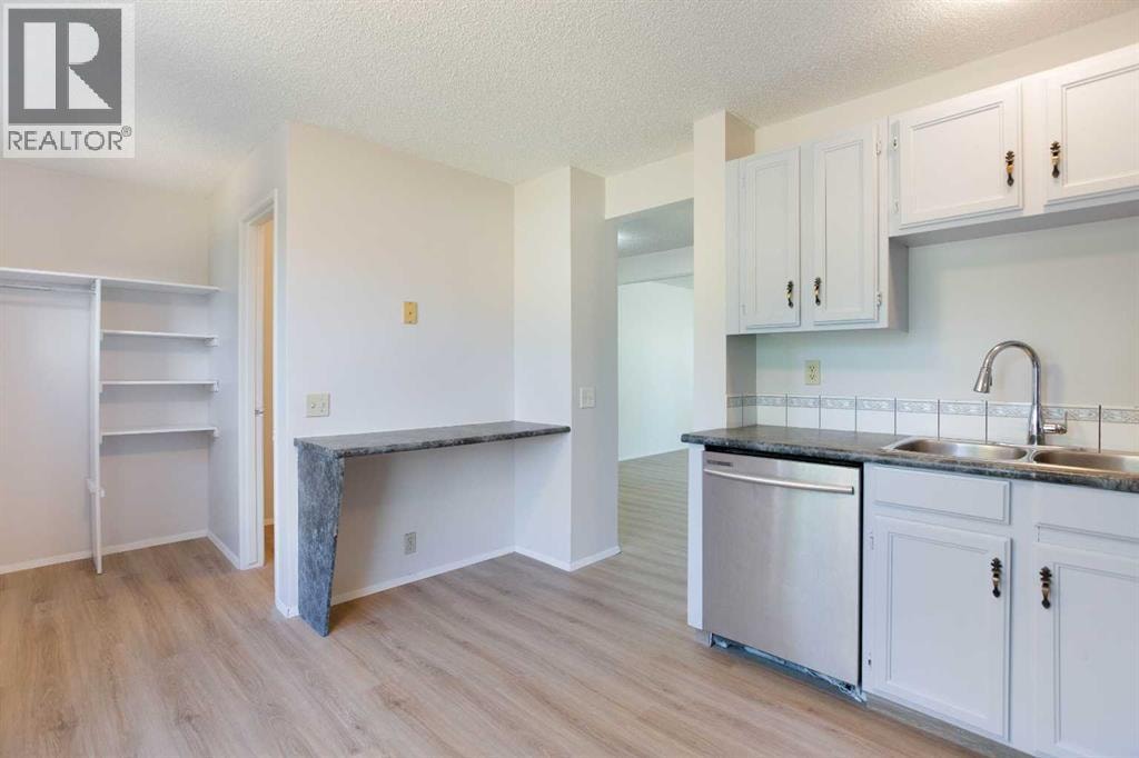 2330 Woodview Drive SW — photo 8