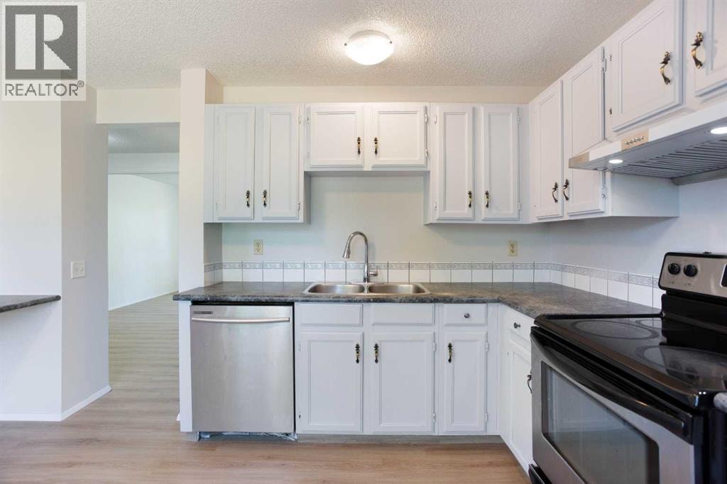 2330 Woodview Drive SW — photo 9