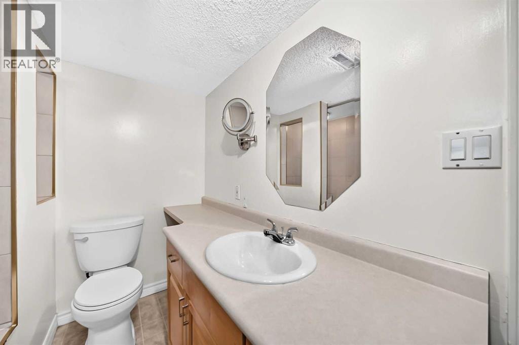 2124B 52 Avenue SW — photo 37