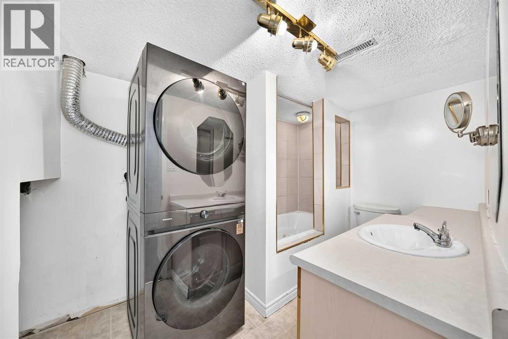 2124B 52 Avenue SW — photo 38