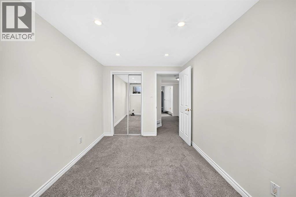 2124B 52 Avenue SW — photo 36
