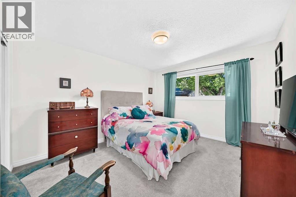 2124B 52 Avenue SW — photo 18