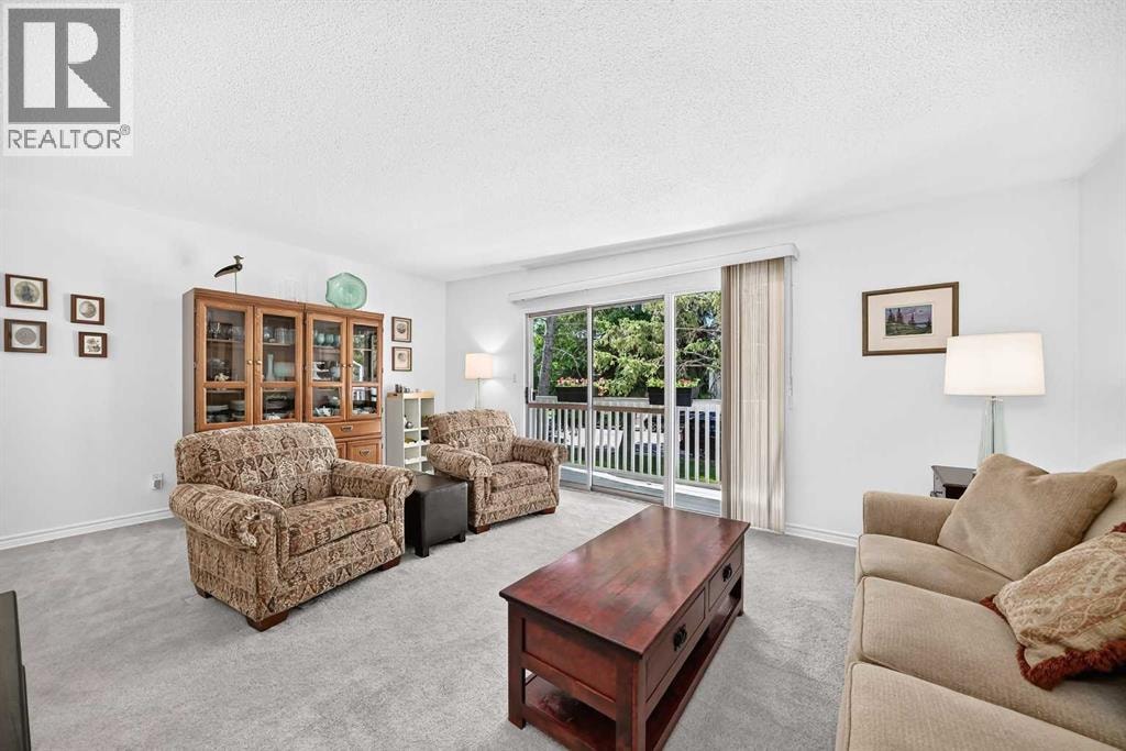 2124B 52 Avenue SW — photo 14