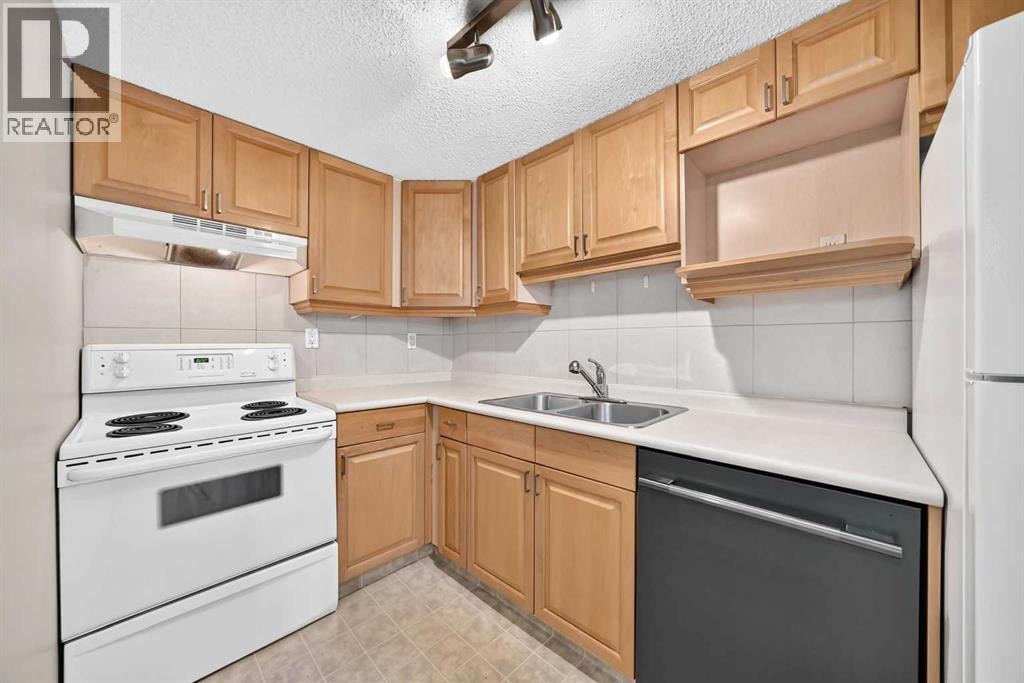 2124B 52 Avenue SW — photo 31