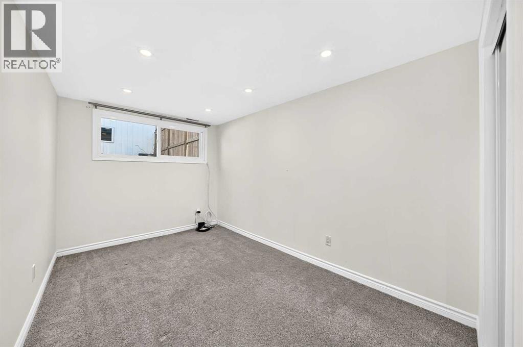 2124B 52 Avenue SW — photo 35
