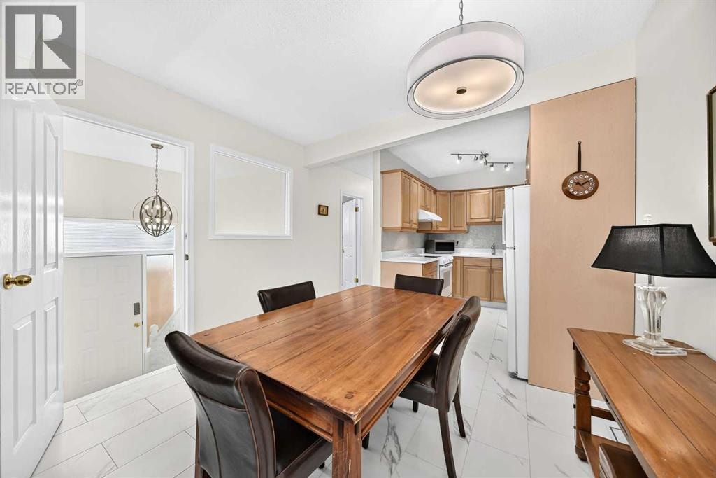 2124B 52 Avenue SW — photo 11