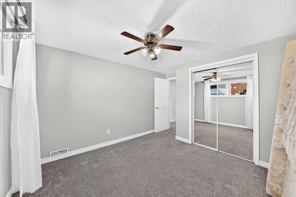 2124B 52 Avenue SW — photo 34