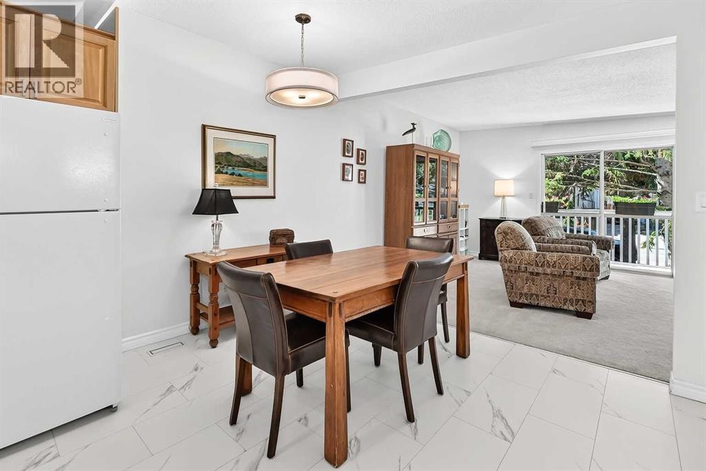 2124B 52 Avenue SW — photo 12