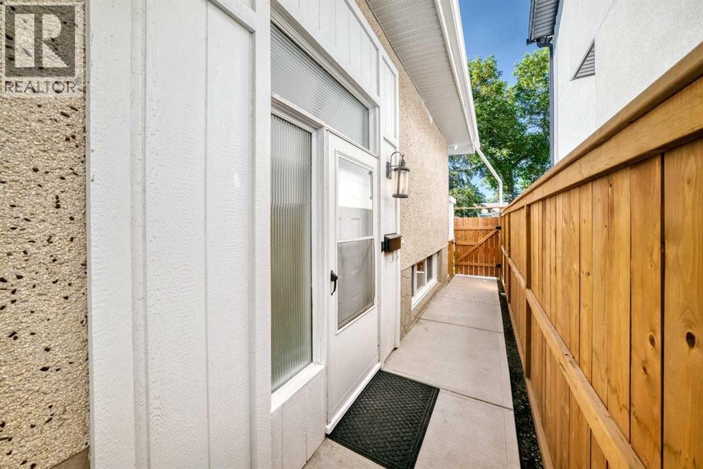 2124B 52 Avenue SW — photo 47