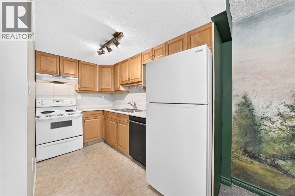 2124B 52 Avenue SW — photo 30