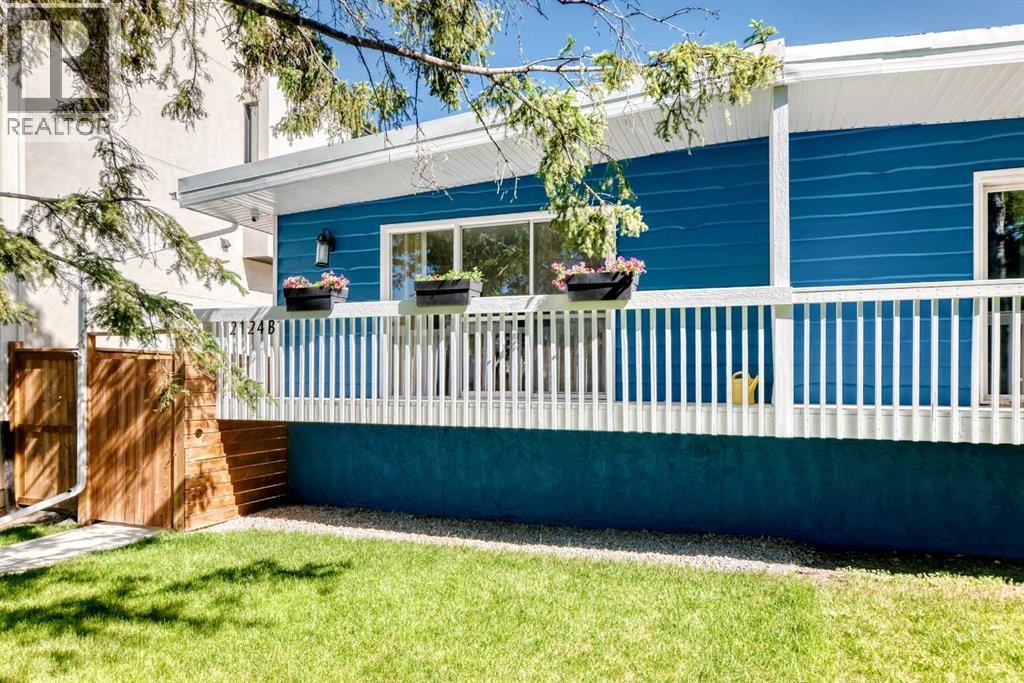 2124B 52 Avenue SW — photo 2