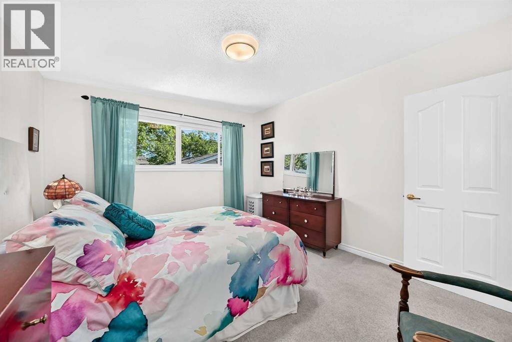 2124B 52 Avenue SW — photo 19
