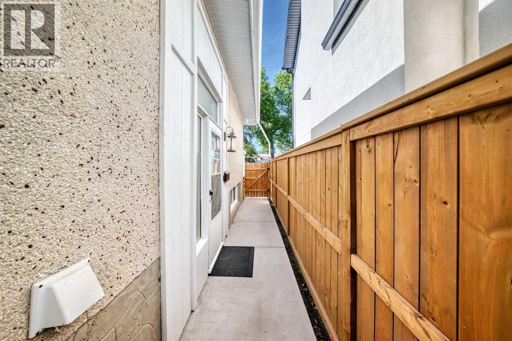 2124B 52 Avenue SW — photo 46