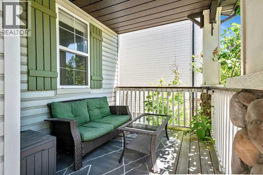 142 Elgin View SE — photo 3